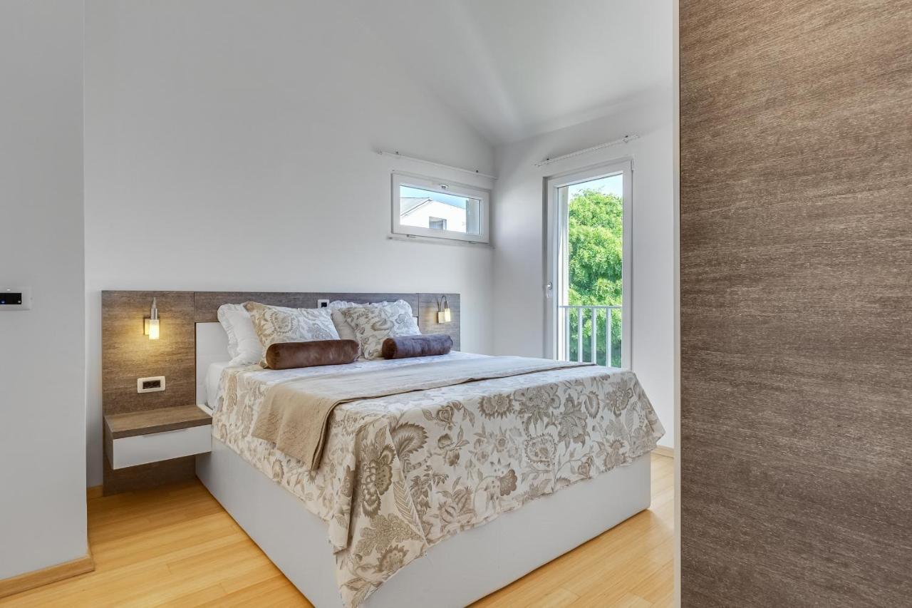 Luxury Two-Floor Apartment In Petrcane With Garden And Pool Extérieur photo