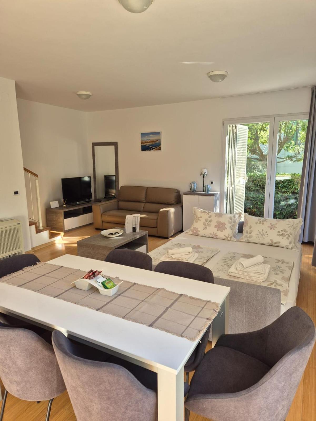 Luxury Two-Floor Apartment In Petrcane With Garden And Pool Extérieur photo